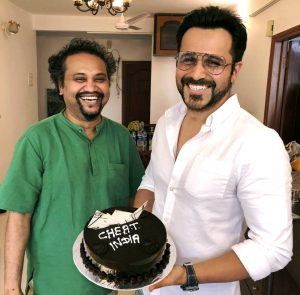 imran Hashmi and Soumik Sen with Cheat India cake