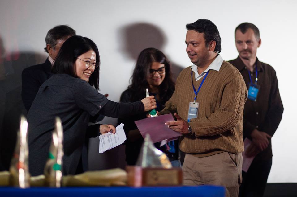 Arun Deo Joshi recieving award for Kamaro at KIMFF